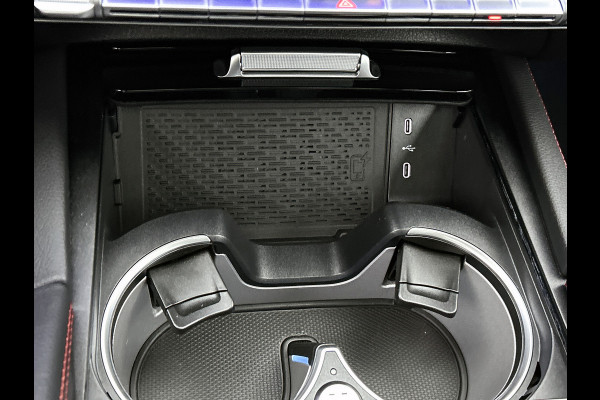 Mercedes-Benz GLE Mercedes-AMG 53 Hybrid 4MATIC+ Premium AMG Premium | Night Pakket | 22 Inch Velgen | Trekhaak | Panorama Schuif-Kanteldak. Inclusief 24 maanden Mercedes-Benz Certified garantie voor Europa.