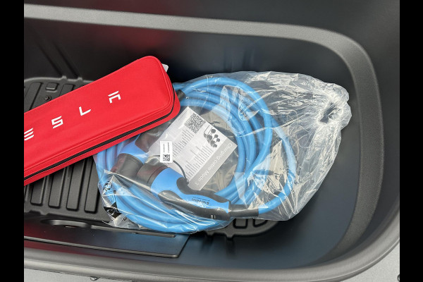 Tesla Model Y Premium Long Range AWD 75 kWh NIEUW MODEL| AUTOPILOT| VOLLEDIGE TESLA GARANTIE T/M 03/2029 OF 80.000KM| DE HOOGVOLTACCU EN AANDRIJFLIJN TOT 2033 of 192.000KM |