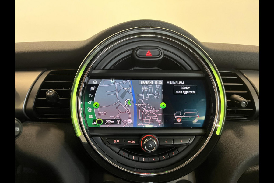 MINI Cooper 1.5 136pk Automaat Chili Serious Business | Climate Control | Harman Kardon | Navigatie | Full LED | 17" Rail Spoke Lichtmetalen Velgen | Parkeer sensoren V+A | Stoelverwarming