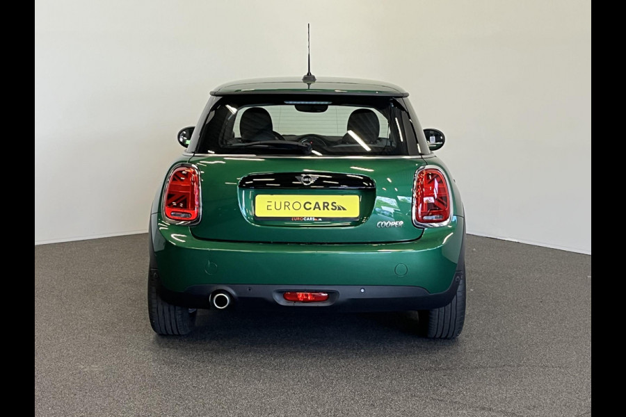 MINI Cooper 1.5 136pk Automaat Chili Serious Business | Climate Control | Harman Kardon | Navigatie | Full LED | 17" Rail Spoke Lichtmetalen Velgen | Parkeer sensoren V+A | Stoelverwarming