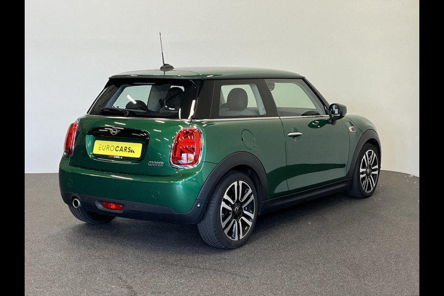 MINI Cooper 1.5 136pk Automaat Chili Serious Business | Climate Control | Harman Kardon | Navigatie | Full LED | 17" Rail Spoke Lichtmetalen Velgen | Parkeer sensoren V+A | Stoelverwarming