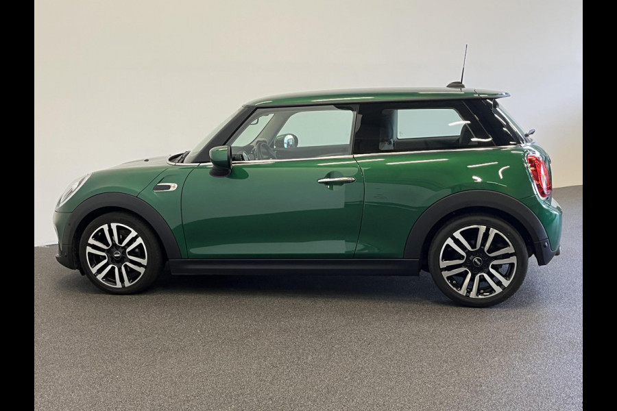 MINI Cooper 1.5 136pk Automaat Chili Serious Business | Climate Control | Harman Kardon | Navigatie | Full LED | 17" Rail Spoke Lichtmetalen Velgen | Parkeer sensoren V+A | Stoelverwarming