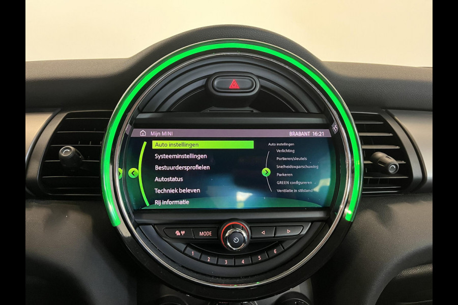 MINI Cooper 1.5 136pk Automaat Chili Serious Business | Climate Control | Harman Kardon | Navigatie | Full LED | 17" Rail Spoke Lichtmetalen Velgen | Parkeer sensoren V+A | Stoelverwarming