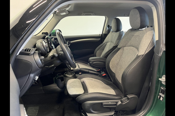 MINI Cooper 1.5 136pk Automaat Chili Serious Business | Climate Control | Harman Kardon | Navigatie | Full LED | 17" Rail Spoke Lichtmetalen Velgen | Parkeer sensoren V+A | Stoelverwarming