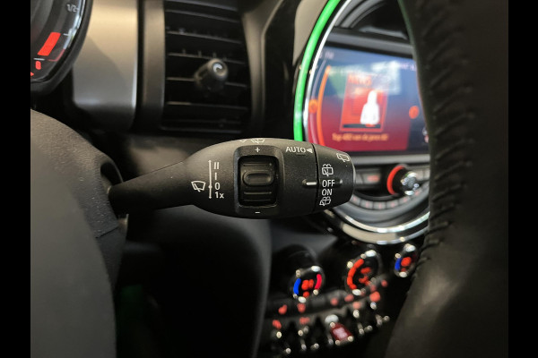 MINI Cooper 1.5 136pk Automaat Chili Serious Business | Climate Control | Harman Kardon | Navigatie | Full LED | 17" Rail Spoke Lichtmetalen Velgen | Parkeer sensoren V+A | Stoelverwarming