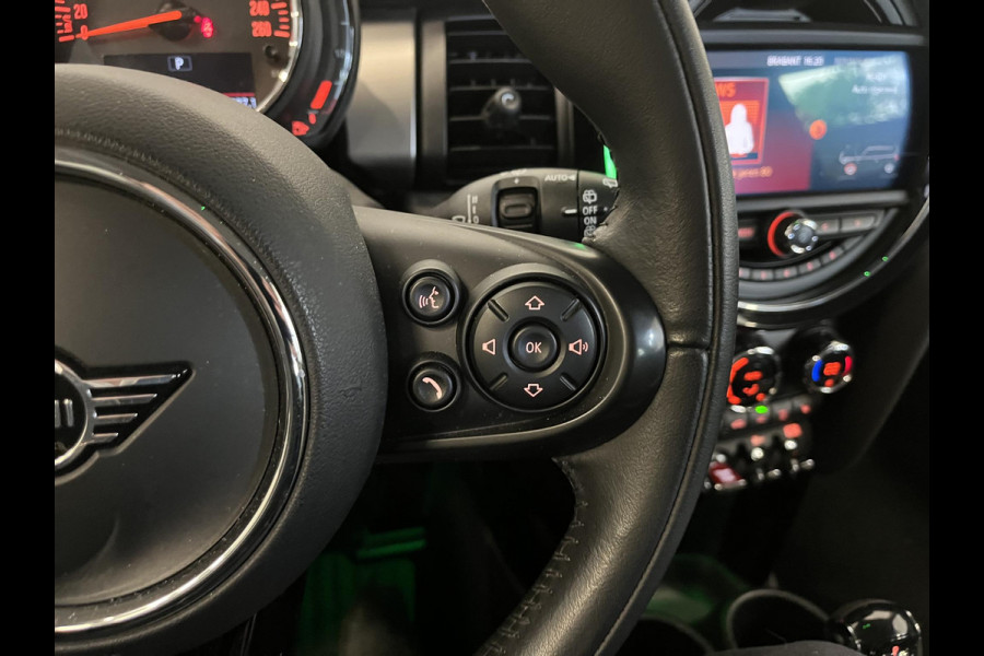 MINI Cooper 1.5 136pk Automaat Chili Serious Business | Climate Control | Harman Kardon | Navigatie | Full LED | 17" Rail Spoke Lichtmetalen Velgen | Parkeer sensoren V+A | Stoelverwarming