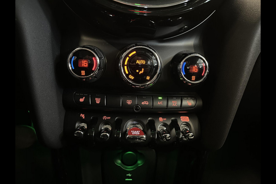 MINI Cooper 1.5 136pk Automaat Chili Serious Business | Climate Control | Harman Kardon | Navigatie | Full LED | 17" Rail Spoke Lichtmetalen Velgen | Parkeer sensoren V+A | Stoelverwarming