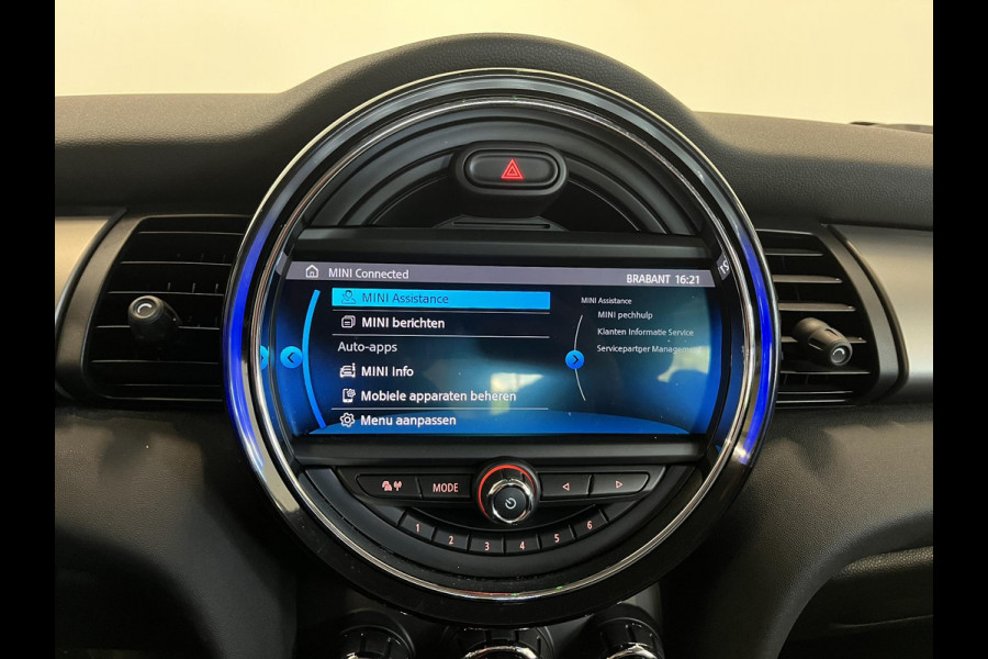 MINI Cooper 1.5 136pk Automaat Chili Serious Business | Climate Control | Harman Kardon | Navigatie | Full LED | 17" Rail Spoke Lichtmetalen Velgen | Parkeer sensoren V+A | Stoelverwarming