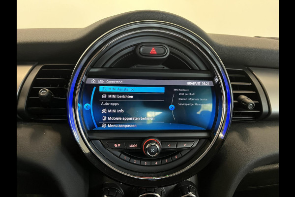 MINI Cooper 1.5 136pk Automaat Chili Serious Business | Climate Control | Harman Kardon | Navigatie | Full LED | 17" Rail Spoke Lichtmetalen Velgen | Parkeer sensoren V+A | Stoelverwarming