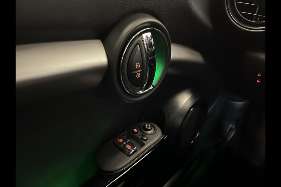 MINI Cooper 1.5 136pk Automaat Chili Serious Business | Climate Control | Harman Kardon | Navigatie | Full LED | 17" Rail Spoke Lichtmetalen Velgen | Parkeer sensoren V+A | Stoelverwarming