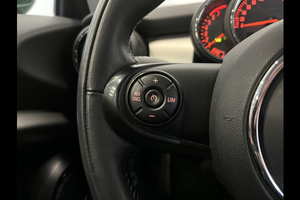 MINI Cooper 1.5 136pk Automaat Chili Serious Business | Climate Control | Harman Kardon | Navigatie | Full LED | 17" Rail Spoke Lichtmetalen Velgen | Parkeer sensoren V+A | Stoelverwarming