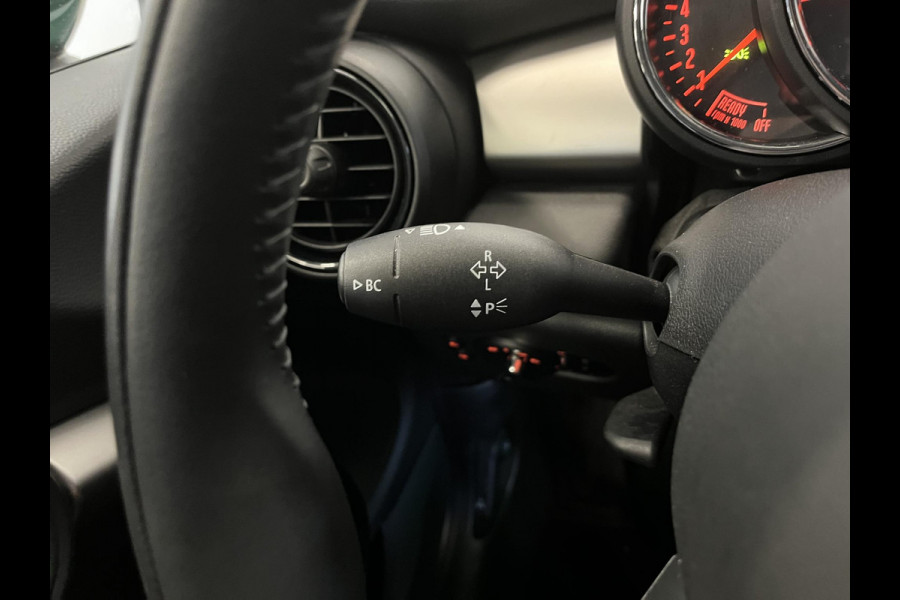 MINI Cooper 1.5 136pk Automaat Chili Serious Business | Climate Control | Harman Kardon | Navigatie | Full LED | 17" Rail Spoke Lichtmetalen Velgen | Parkeer sensoren V+A | Stoelverwarming