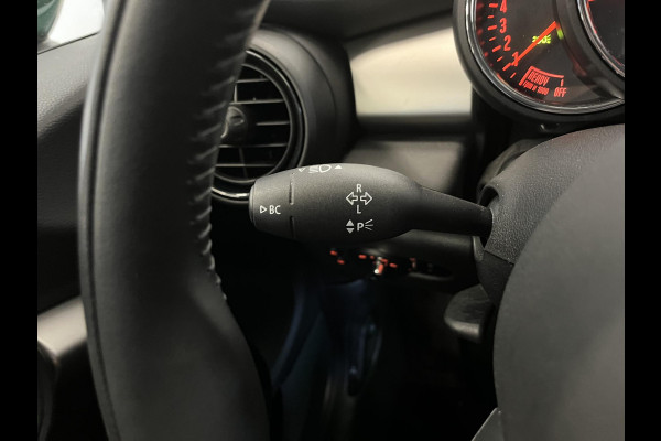 MINI Cooper 1.5 136pk Automaat Chili Serious Business | Climate Control | Harman Kardon | Navigatie | Full LED | 17" Rail Spoke Lichtmetalen Velgen | Parkeer sensoren V+A | Stoelverwarming