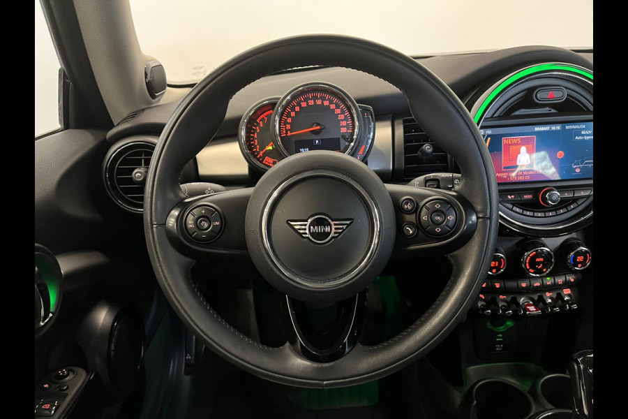 MINI Cooper 1.5 136pk Automaat Chili Serious Business | Climate Control | Harman Kardon | Navigatie | Full LED | 17" Rail Spoke Lichtmetalen Velgen | Parkeer sensoren V+A | Stoelverwarming