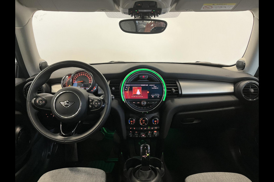MINI Cooper 1.5 136pk Automaat Chili Serious Business | Climate Control | Harman Kardon | Navigatie | Full LED | 17" Rail Spoke Lichtmetalen Velgen | Parkeer sensoren V+A | Stoelverwarming