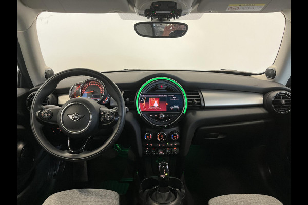 MINI Cooper 1.5 136pk Automaat Chili Serious Business | Climate Control | Harman Kardon | Navigatie | Full LED | 17" Rail Spoke Lichtmetalen Velgen | Parkeer sensoren V+A | Stoelverwarming
