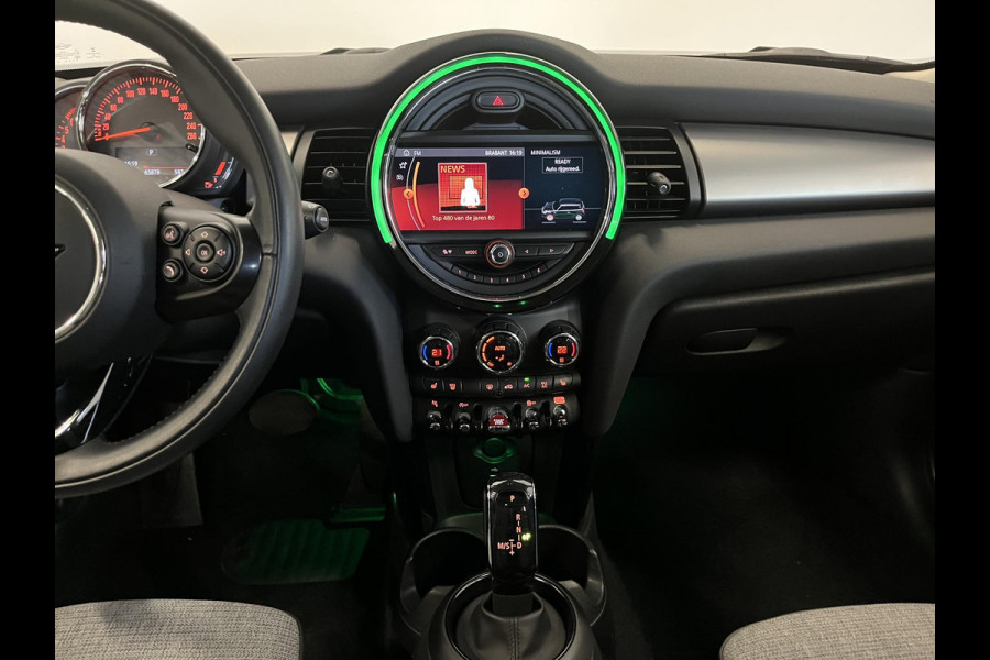MINI Cooper 1.5 136pk Automaat Chili Serious Business | Climate Control | Harman Kardon | Navigatie | Full LED | 17" Rail Spoke Lichtmetalen Velgen | Parkeer sensoren V+A | Stoelverwarming