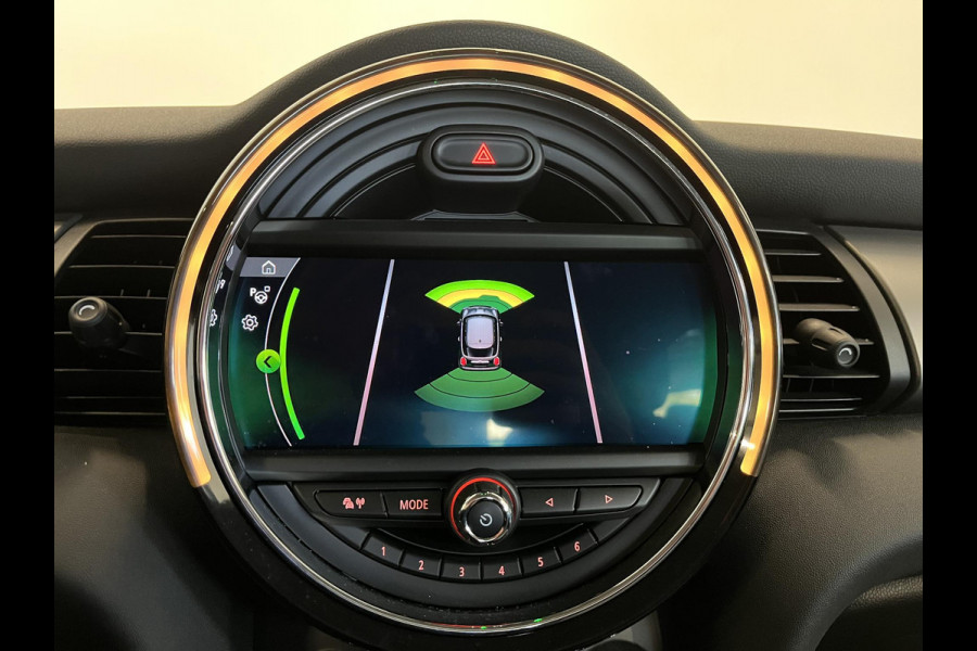 MINI Cooper 1.5 136pk Automaat Chili Serious Business | Climate Control | Harman Kardon | Navigatie | Full LED | 17" Rail Spoke Lichtmetalen Velgen | Parkeer sensoren V+A | Stoelverwarming