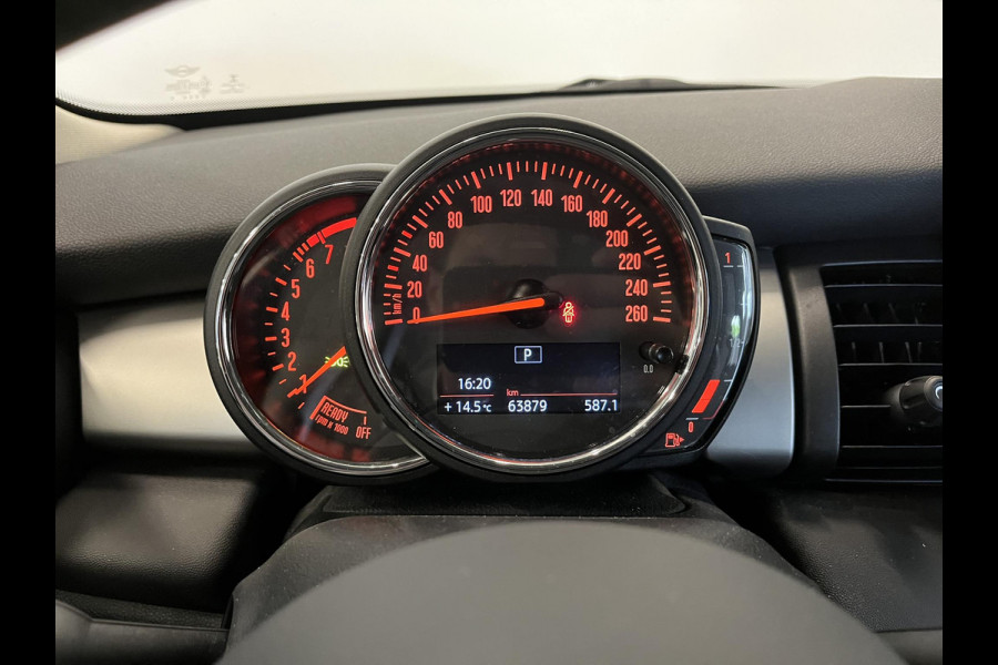 MINI Cooper 1.5 136pk Automaat Chili Serious Business | Climate Control | Harman Kardon | Navigatie | Full LED | 17" Rail Spoke Lichtmetalen Velgen | Parkeer sensoren V+A | Stoelverwarming
