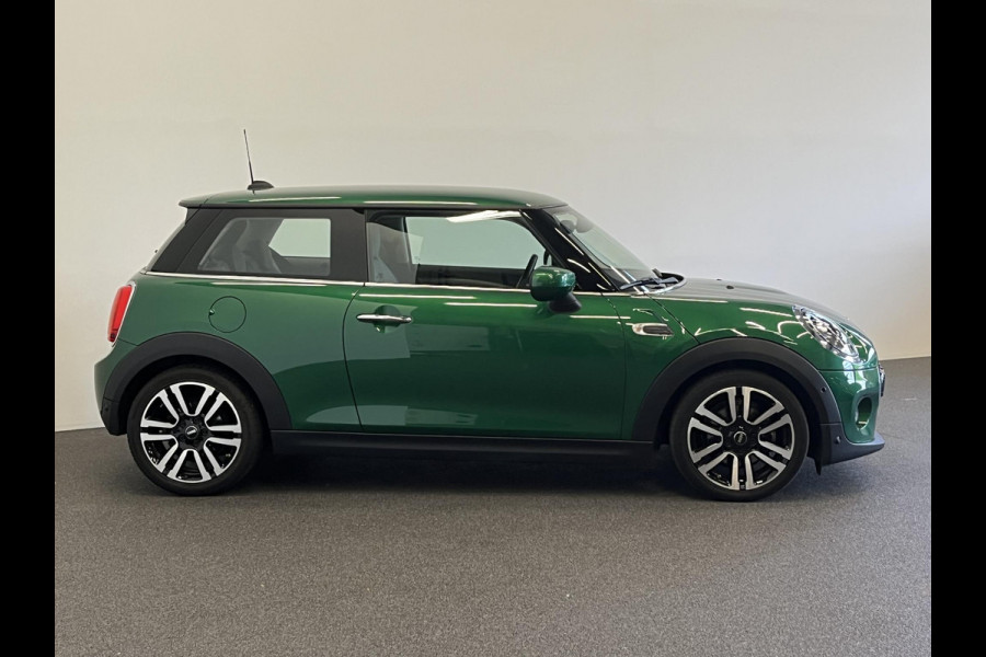 MINI Cooper 1.5 136pk Automaat Chili Serious Business | Climate Control | Harman Kardon | Navigatie | Full LED | 17" Rail Spoke Lichtmetalen Velgen | Parkeer sensoren V+A | Stoelverwarming