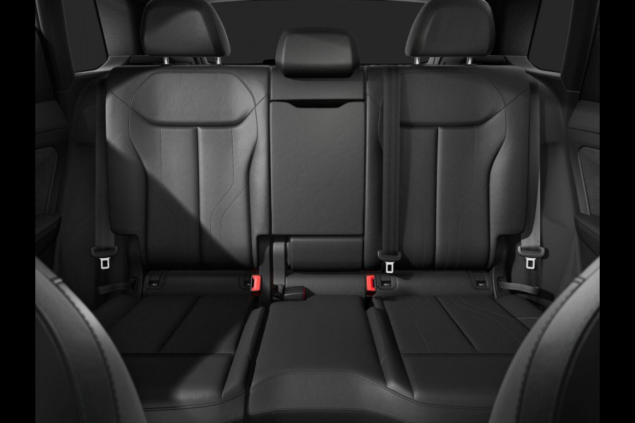 Audi Q3 S edition e-hybrid 272 pk | MMI experience pro | Glazen panoramadak | Techniekpakket pro | OLED achterlichten |