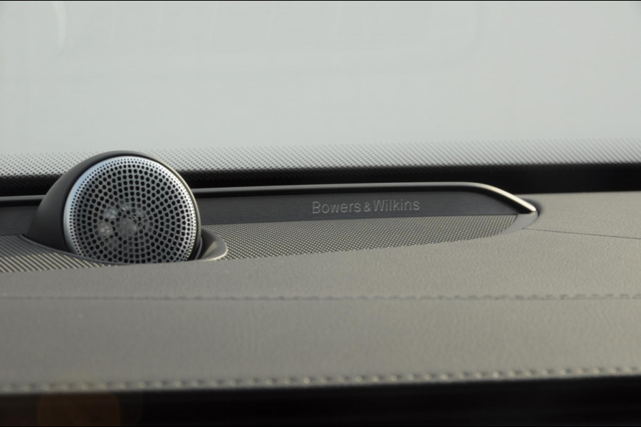 Volvo XC90 T8 455PK Recharge AWD Ultra Dark Long range / Luchtvering / Bowers & Wilkins/ Polestar Tuning / HEICO verlaging / Trekhaak / Head-up display / Stoelverwarming en ventilatie / Massagestoelen / Memory seats / Adaptive cruise control / 360 Camera /