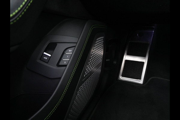 Lamborghini Urus 4.0 V8 Pearl Capsule (INCL-BTW) *CERAMIC-BRAKES | PANO | HEAD-UP | SOFT-CLOSE | LEATHER-ALCANTARA | FULL-LED | NIGHT-VISION | BANG&OLUFSEN | MEMORY-PACK | HEATED-SPORTSEATS | TOP-VIEW | ADAPTIVE-CRUISE | ...