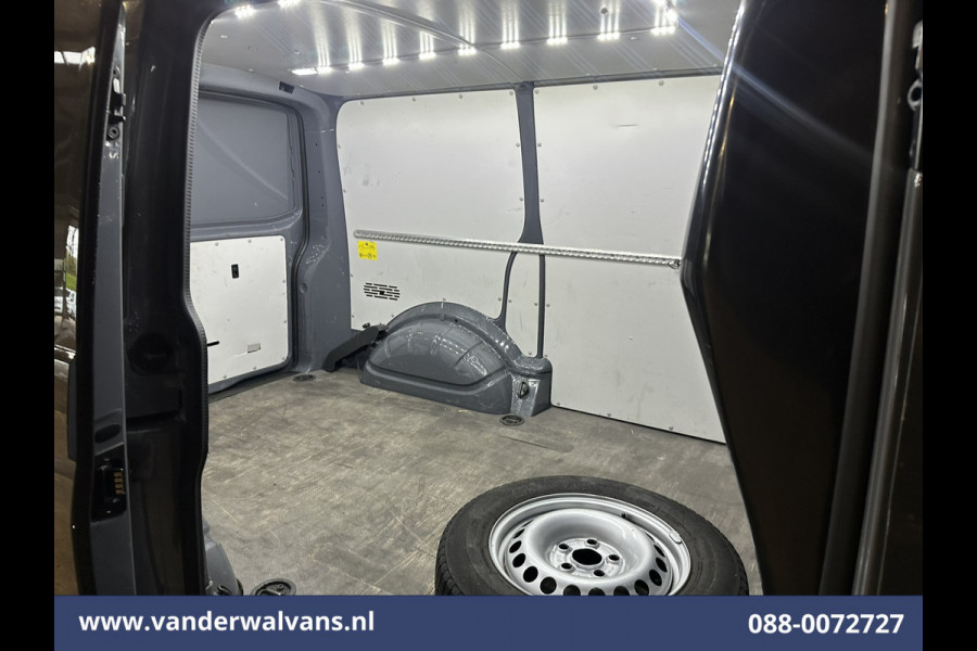 Volkswagen Transporter 2.0 TDI L1H1 Euro6 Airco | Camera | Cruisecontrol | Trekhaak | Sidebars Parkeersensoren