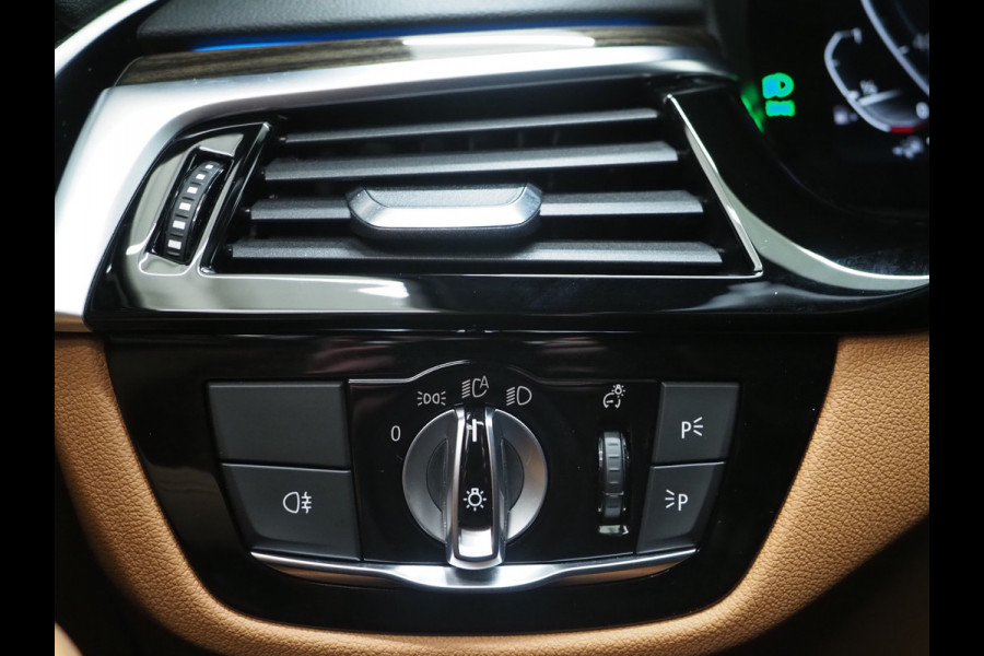 BMW 5 Serie Touring 530e M Sport | Panoramadak | LaserLED | Head Up | 360 | Keyless | Adaptive Cruise | Trekhaak