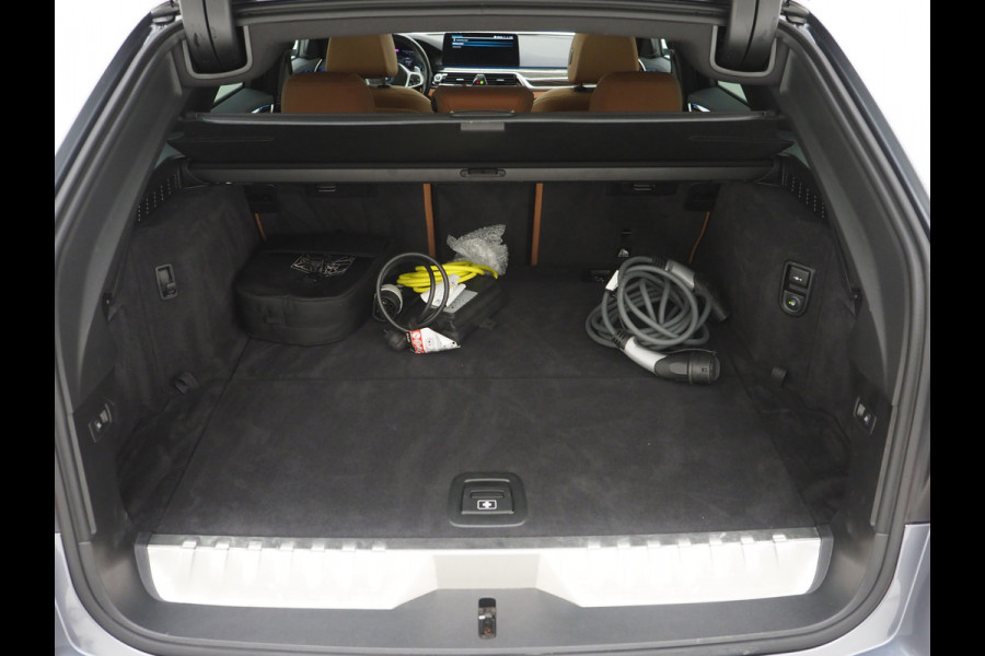 BMW 5 Serie Touring 530e M Sport | Panoramadak | LaserLED | Head Up | 360 | Keyless | Adaptive Cruise | Trekhaak