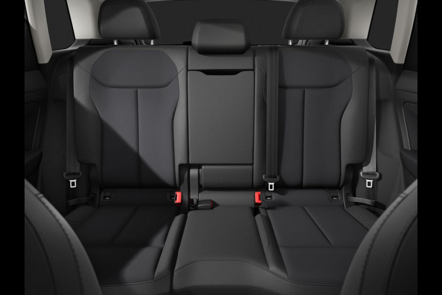 Audi Q3 Advanced edition e-hybrid 272 pk | Techniekpakket plus | Glazen panoramadak | Ambiente lichtpakket | Verwarmbaar stuurwiel |