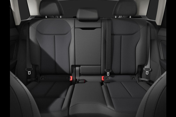 Audi Q3 Advanced edition e-hybrid 272 pk | Techniekpakket plus | Glazen panoramadak | Ambiente lichtpakket | Verwarmbaar stuurwiel |