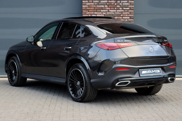 Mercedes-Benz GLC Coupé 300e 4MATIC Premium AMG Line | Distronic+ | Burmester | Memory | Trekhaak | Panoramadak | Surround Camera | Keyless Go | Digital Light | Rijassistentiepakket+ |