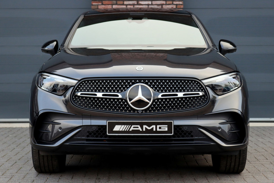 Mercedes-Benz GLC Coupé 300e 4MATIC Premium AMG Line | Distronic+ | Burmester | Memory | Trekhaak | Panoramadak | Surround Camera | Keyless Go | Digital Light | Rijassistentiepakket+ |