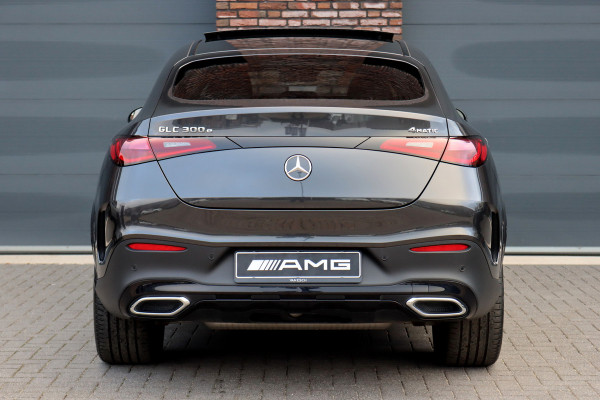 Mercedes-Benz GLC Coupé 300e 4MATIC Premium AMG Line | Distronic+ | Burmester | Memory | Trekhaak | Panoramadak | Surround Camera | Keyless Go | Digital Light | Rijassistentiepakket+ |