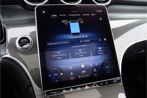 Mercedes-Benz GLC Coupé 300e 4MATIC Premium AMG Line | Distronic+ | Burmester | Memory | Trekhaak | Panoramadak | Surround Camera | Keyless Go | Digital Light | Rijassistentiepakket+ |