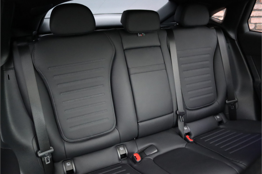 Mercedes-Benz GLC Coupé 300e 4MATIC Premium AMG Line | Distronic+ | Burmester | Memory | Trekhaak | Panoramadak | Surround Camera | Keyless Go | Digital Light | Rijassistentiepakket+ |
