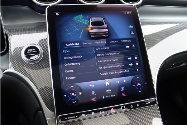 Mercedes-Benz GLC Coupé 300e 4MATIC Premium AMG Line | Distronic+ | Burmester | Memory | Trekhaak | Panoramadak | Surround Camera | Keyless Go | Digital Light | Rijassistentiepakket+ |