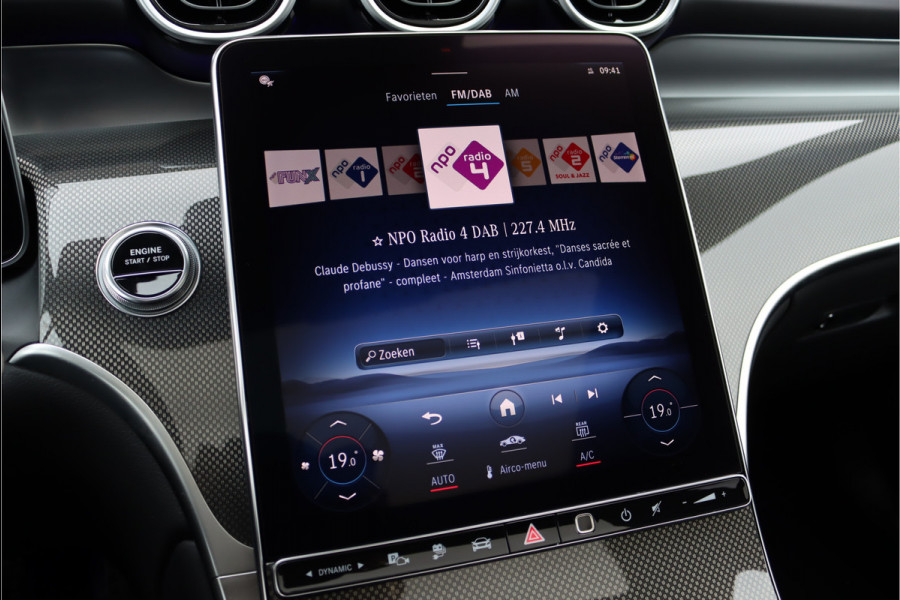 Mercedes-Benz GLC Coupé 300e 4MATIC Premium AMG Line | Distronic+ | Burmester | Memory | Trekhaak | Panoramadak | Surround Camera | Keyless Go | Digital Light | Rijassistentiepakket+ |