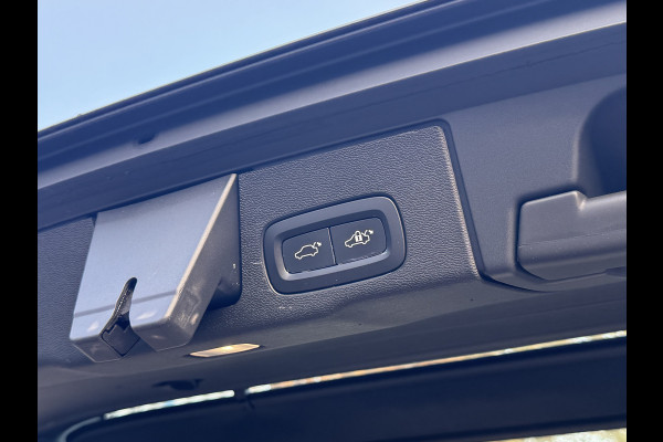 Volvo XC60 2.0 T8 Twin Engine AWD Inscription Luchtvering/Trekhaak/Pano/Leer/LED