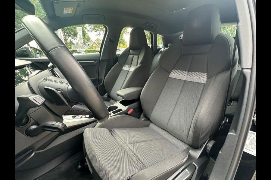 Audi A3 Sportback 30 TFSI Business edition Automaat/VTcockpit/Trekhaak/Led/Cruise/PDC