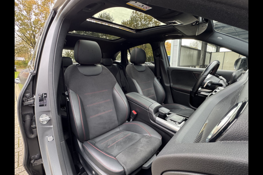 Mercedes-Benz GLA 180 Business Solution AMG Automaat/Panoramadak/LED/Keyless/Widescreen