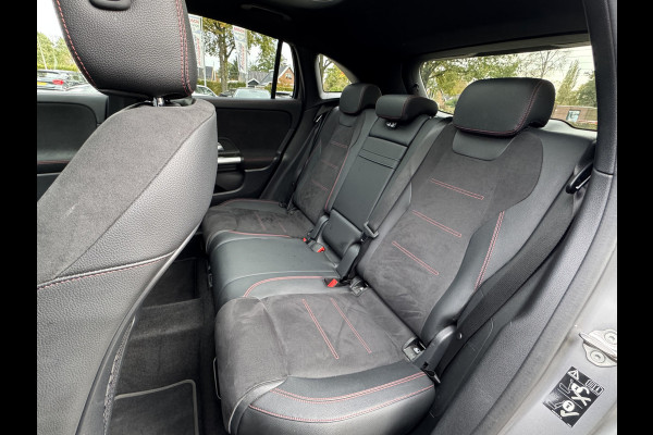 Mercedes-Benz GLA 180 Business Solution AMG Automaat/Panoramadak/LED/Keyless/Widescreen