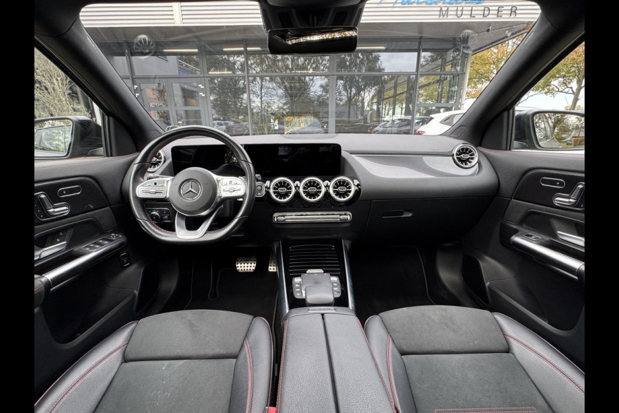 Mercedes-Benz GLA 180 Business Solution AMG Automaat/Panoramadak/LED/Keyless/Widescreen
