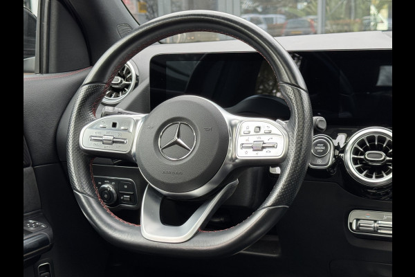 Mercedes-Benz GLA 180 Business Solution AMG Automaat/Panoramadak/LED/Keyless/Widescreen