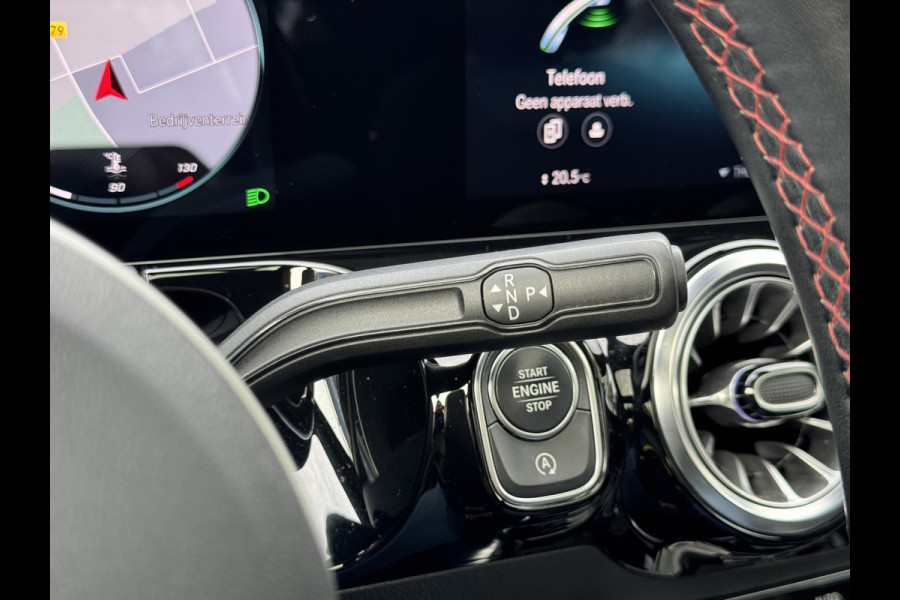 Mercedes-Benz GLA 180 Business Solution AMG Automaat/Panoramadak/LED/Keyless/Widescreen