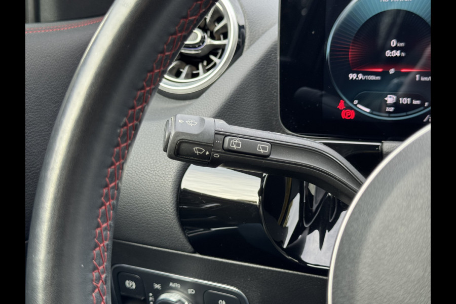 Mercedes-Benz GLA 180 Business Solution AMG Automaat/Panoramadak/LED/Keyless/Widescreen