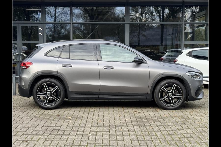 Mercedes-Benz GLA 180 Business Solution AMG Automaat/Panoramadak/LED/Keyless/Widescreen