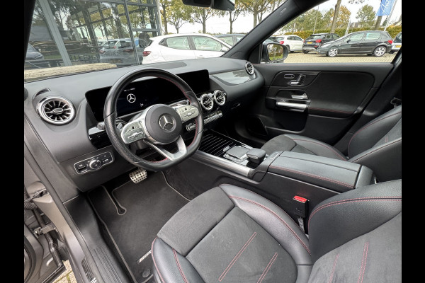 Mercedes-Benz GLA 180 Business Solution AMG Automaat/Panoramadak/LED/Keyless/Widescreen