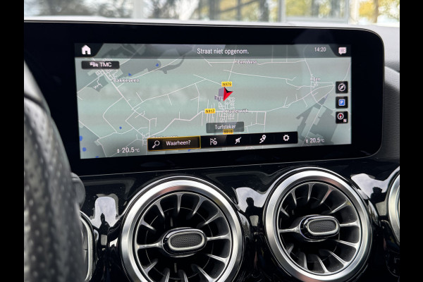 Mercedes-Benz GLA 180 Business Solution AMG Automaat/Panoramadak/LED/Keyless/Widescreen